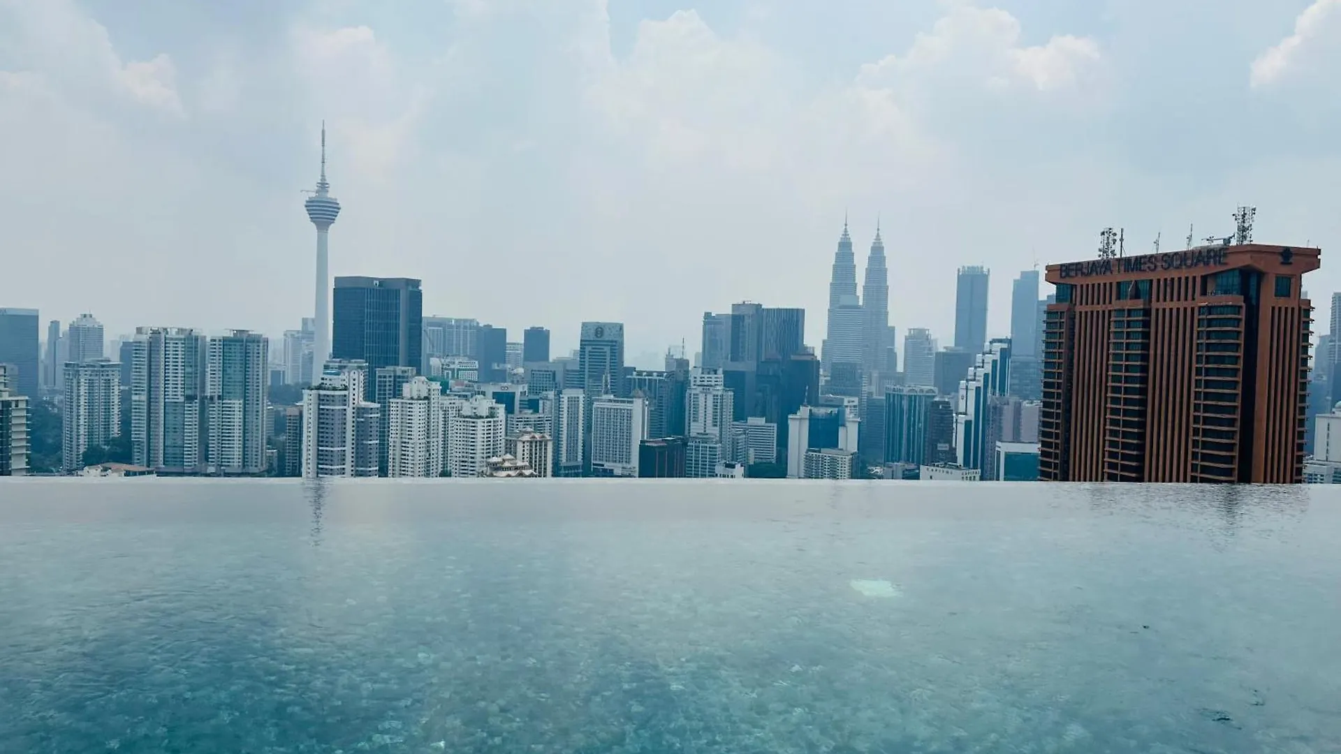 Infinity Swimming Pool Lucentia By Lalaport Apartment Kuala Lumpur 0*,  Malaysia