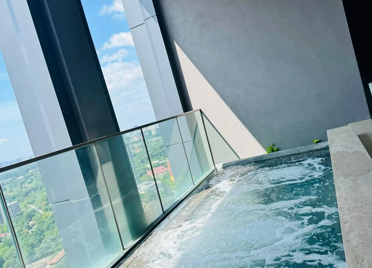 Infinity Swimming Pool Lucentia By Lalaport Apartment Kuala Lumpur 0*,  Malaysia