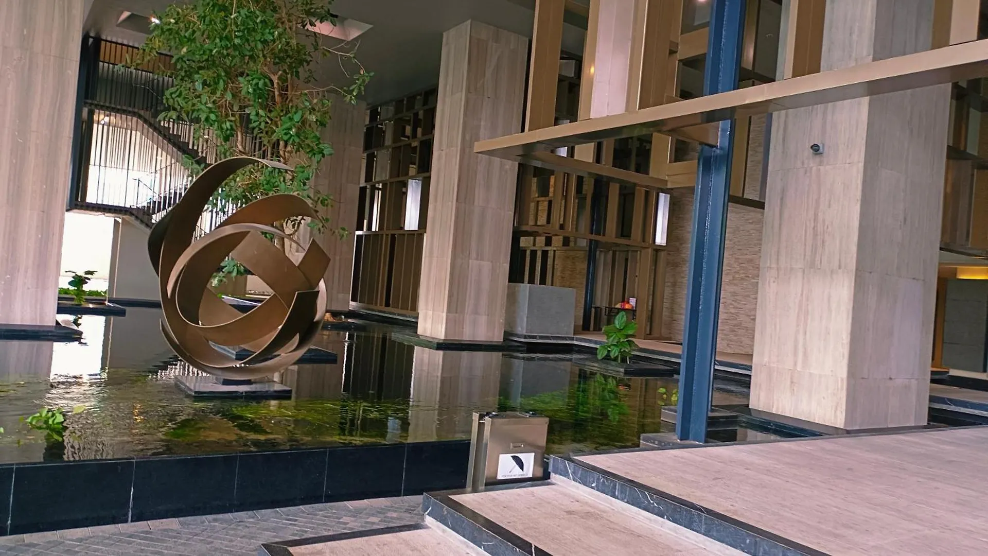 Infinity Swimming Pool Lucentia By Lalaport Apartment Kuala Lumpur