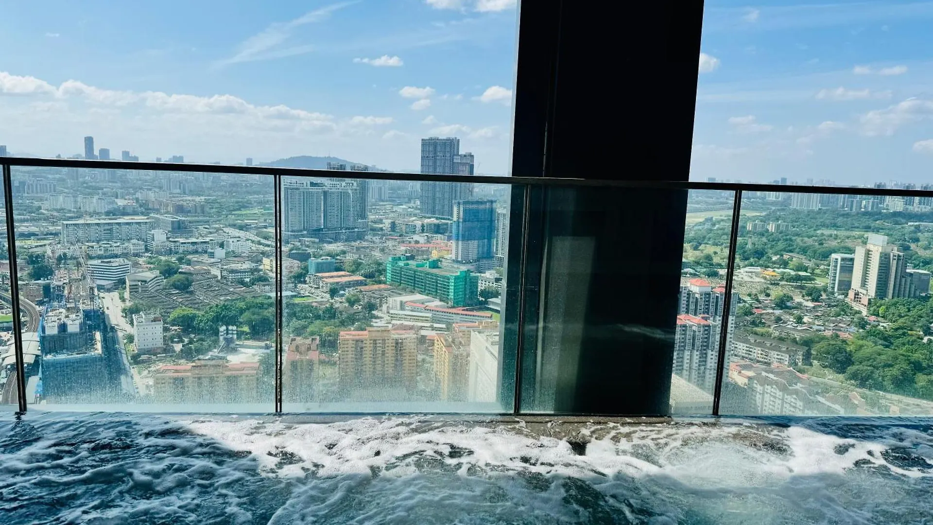 Infinity Swimming Pool Lucentia By Lalaport Apartment Kuala Lumpur 0*,
