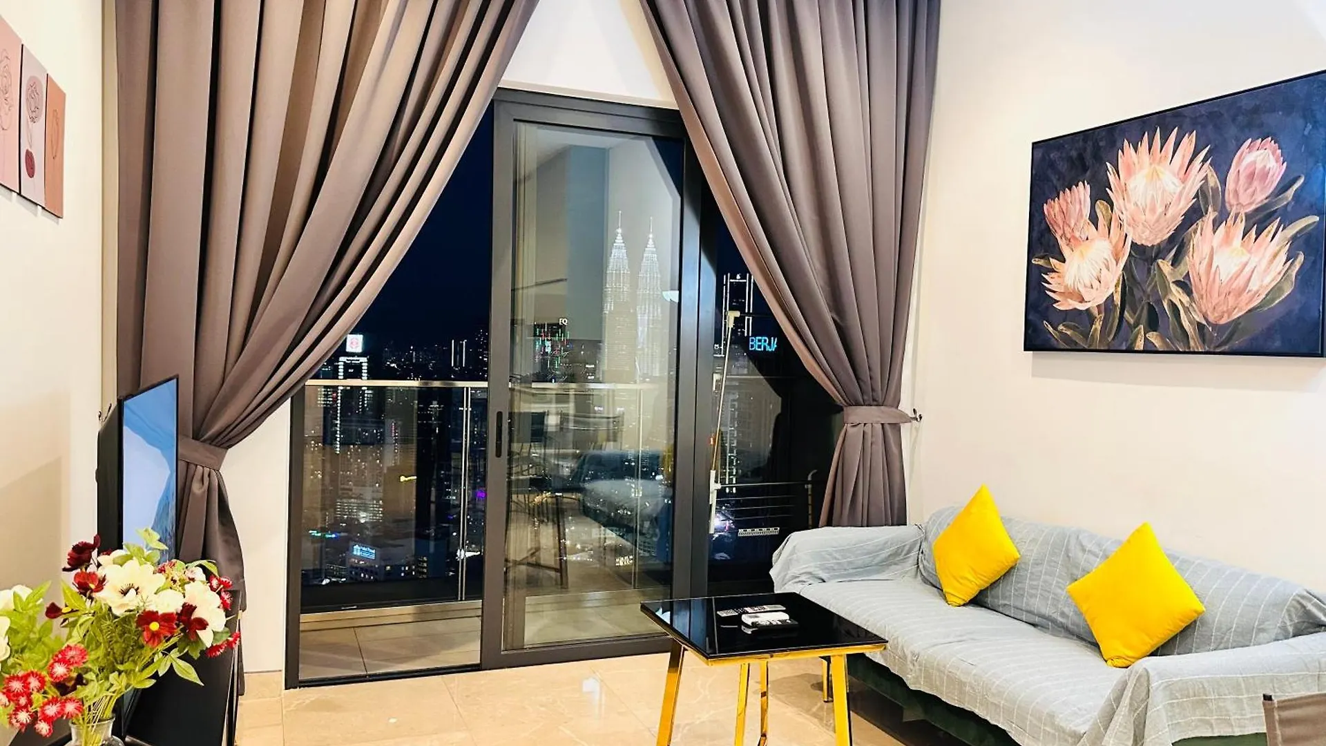 Infinity Swimming Pool Lucentia By Lalaport Apartment Kuala Lumpur Malaysia