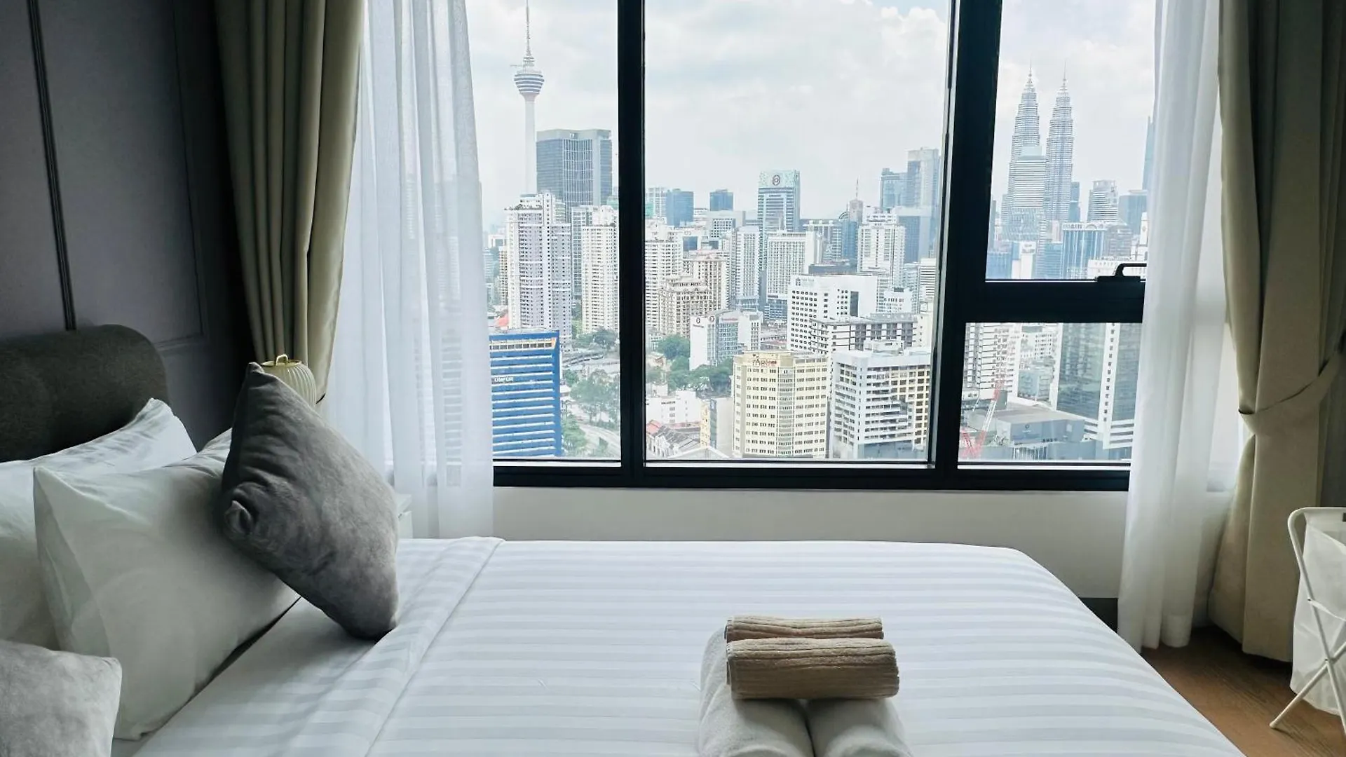 Infinity Swimming Pool Lucentia By Lalaport Apartment Kuala Lumpur Malaysia