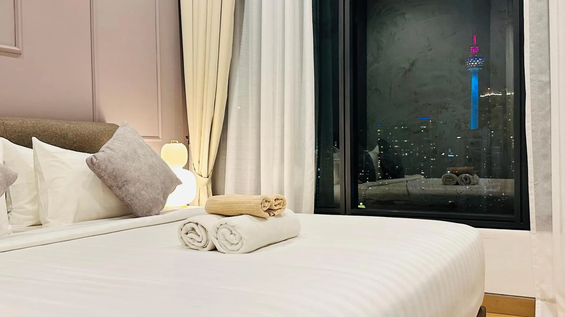 Infinity Swimming Pool Lucentia By Lalaport Apartment Kuala Lumpur 0*,